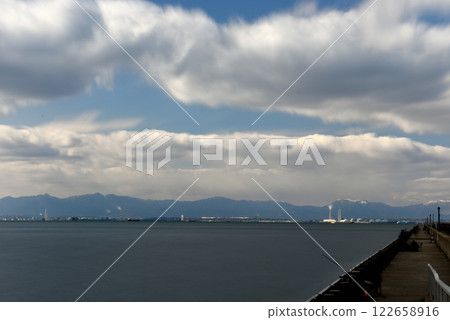 從新舞子漁港眺望伊勢灣 122658916