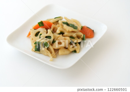 Crispy and fragrant three-color stir-fried vegetables – lotus root, chives, and carrots [3:2] 122660501