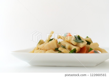 酥脆香噴噴的三色炒菜－蓮藕、韭菜、紅蘿蔔【3:2】 122660581