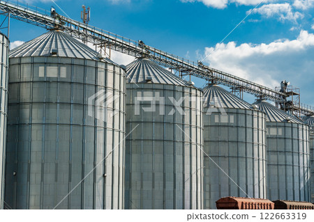 Agro-processing manufacturing plant for processing drying cleaning and storage of agricultural products. Modern silos for storing grain harvest. Agro industry Agro-processing manufacturing plant for processing drying cleaning and storage of agricultural products. Modern silos for storing grain harvest. Agro industry 122663319