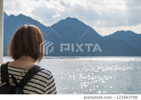 [宮島口 JR西日本宮島渡輪乘船場景] 122663706