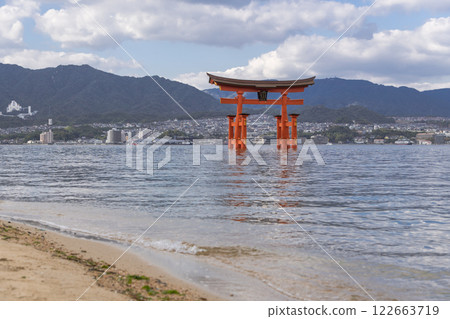 [Miyajima, Hiroshima: Great Torii Gate and Sandy Beach] 122663719