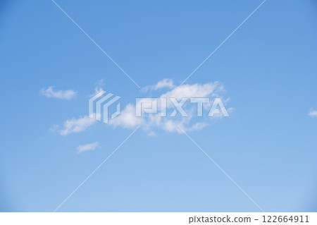 春天的天空，藍天，晴朗的天空，天空素材[神奈川縣藤澤市] 122664911