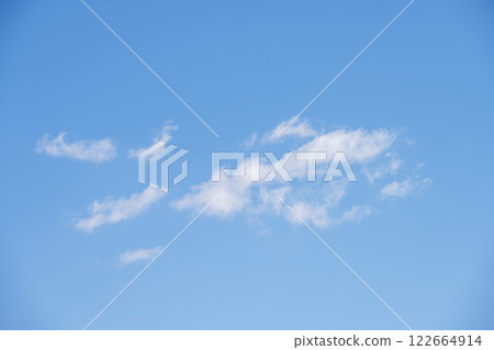 春天的天空，藍天，晴朗的天空，天空素材[神奈川縣藤澤市] 122664914