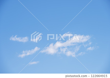 春天的天空，藍天，晴朗的天空，天空素材[神奈川縣藤澤市] 122664915