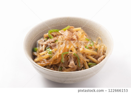 Stir-fried glass noodles (Japanese black beef, green peppers, bamboo shoots) Stir-fried glass noodles (Japanese black beef, green peppers, bamboo shoots) 122666153
