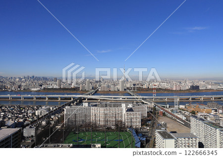 從船堀塔俯瞰市中心的建築、東京晴空塔和荒川 從船堀塔俯瞰市中心的建築、東京晴空塔和荒川 122666345