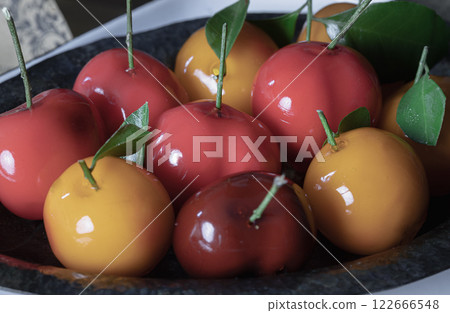 Traditional thai sweet treats made from mung beans and coconut milk, and glazed in shiny agar agar jelly. 122666548