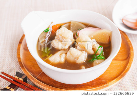 配料豐富的水頓湯 配料豐富的水頓湯 122666659