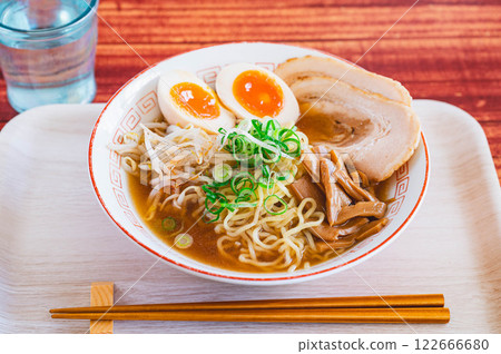 soy source ramen  122666680
