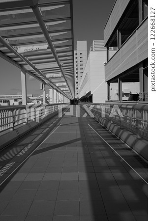 Pedestrian bridge connecting Shin-Toyohashi Station and the Platt Art Theatre in monochrome Pedestrian bridge connecting Shin-Toyohashi Station and the Platt Art Theatre in monochrome 122668127