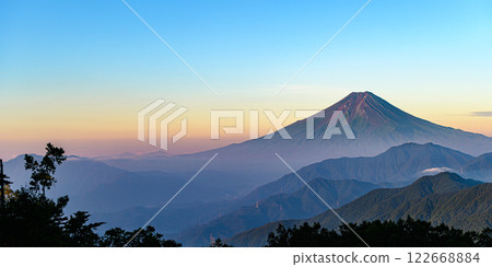 （山梨縣）夏季富士山和山脈的壯麗景色 - 日本風景 122668884