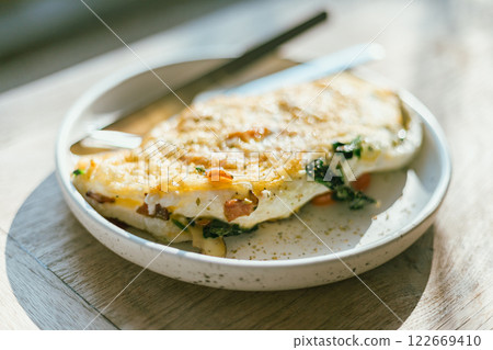 omelet with spinach and ham omelet with spinach and ham 122669410