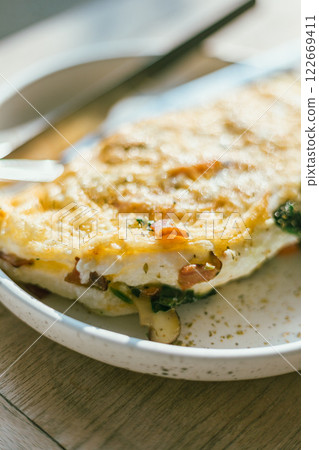 omelet with spinach and ham omelet with spinach and ham 122669411