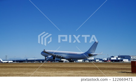 White plane taking off 122669471