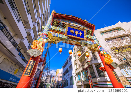 Yokohama cityscape in Japan: February 6, 2025. View of Yokohama Chinatown and Suzakumon Gate, where the Suzaku appears. A ray of hope for a new era. Yokohama cityscape in Japan: February 6, 2025. View of Yokohama Chinatown and Suzakumon Gate, where the Suzaku appears. A ray of hope for a new era. 122669901