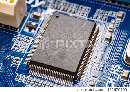 電腦上底層 AI 的特寫俯視圖 122670703