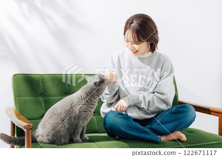 A woman living with a cat A woman living with a cat 122671117