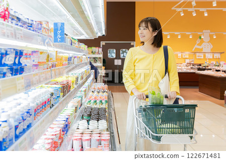 A woman shopping at a supermarket (property release obtained) A woman shopping at a supermarket (property release obtained) 122671481