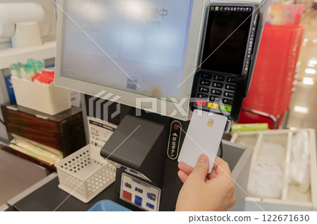 在超市結帳（已獲得財產釋放書） 122671630