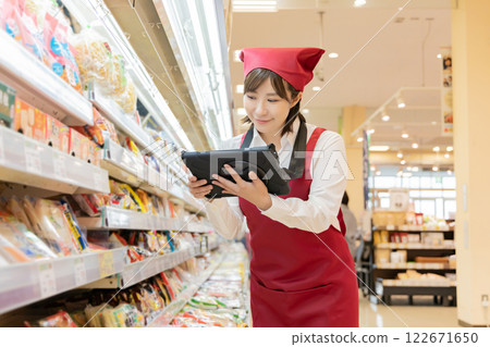 People working at a supermarket (property release obtained) People working at a supermarket (property release obtained) 122671650