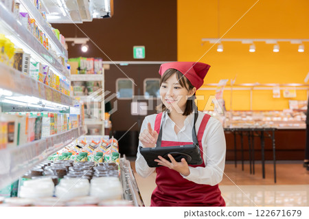People working at a supermarket (property release obtained) People working at a supermarket (property release obtained) 122671679