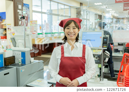 在超市工作的人員（已獲得財產釋放令） 122671726