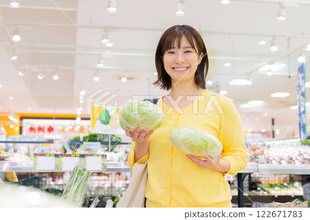 A woman shopping at a supermarket (property release obtained) A woman shopping at a supermarket (property release obtained) 122671783