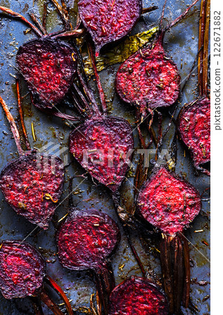 Baking beet slices with spices Baking beet slices with spices 122671882