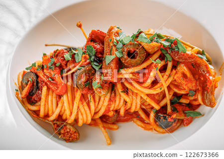 Spaghetti pasta with tomato sauce and olives 122673366