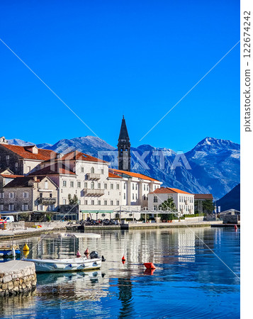 Perast, church and views: A fusion of nature and architect.  122674242