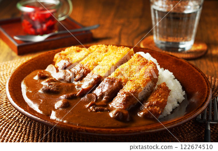 Katsu curry topped with thick pork cutlet 122674510