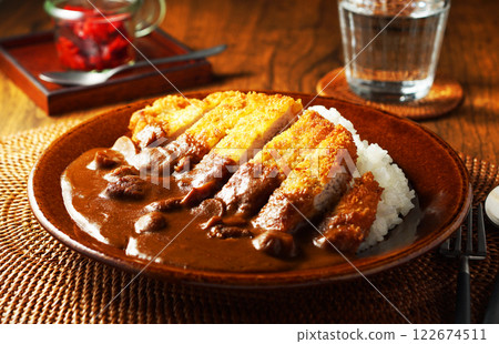 Katsu curry topped with thick pork cutlet 122674511