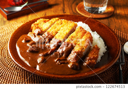 Katsu curry topped with thick pork cutlet 122674513