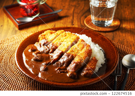 Katsu curry topped with thick pork cutlet 122674516