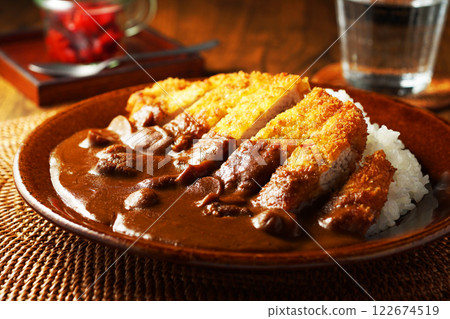 Katsu curry topped with thick pork cutlet 122674519