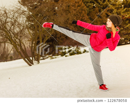 Woman wearing sportswear training boxing outside Woman wearing sportswear training boxing outside 122678058