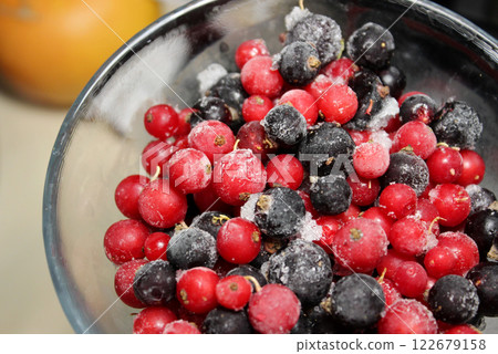 Glass Bowl Filled With Frosted Red And Black Currant Berries In Defrosting Process At Normal Temperature 122679158