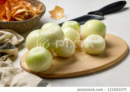fresh raw onions on kitchen table fresh raw onions on kitchen table 122681075