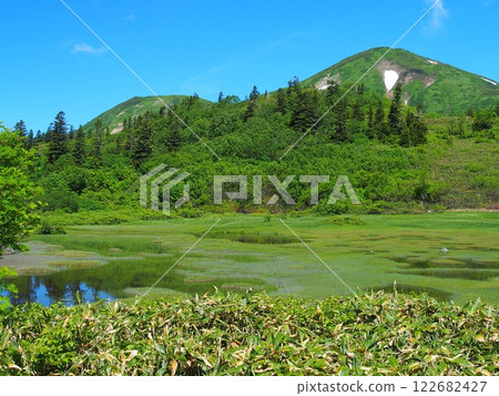Lake Takaya and Mount Hiuchi in early autumn 122682427