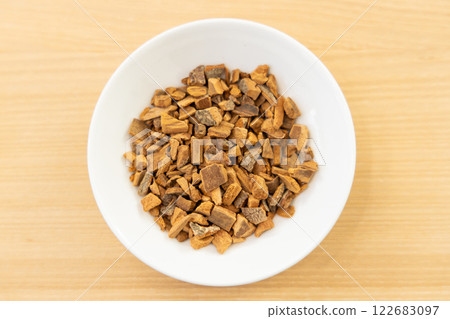 Chinese herbal medicine herbal medicine cinnamon bark 122683097