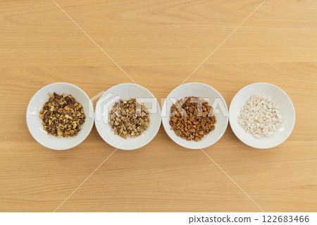 中草藥，草藥，韓方 [Ryokeijutsukanto - 製劑 - 4 套] 122683466