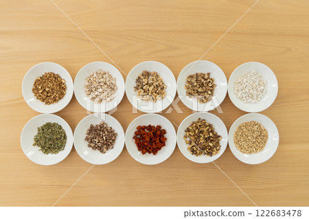 Chinese herbal medicine, herbal medicine, oriental medicine [Kamishoyosan - Preparation - 10 sets] 122683478