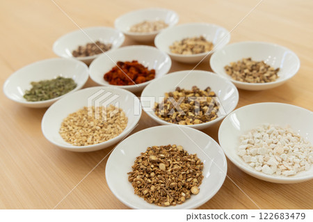 Chinese herbal medicine, herbal medicine, oriental medicine [Kamishoyosan - Preparation - 10 sets] 122683479