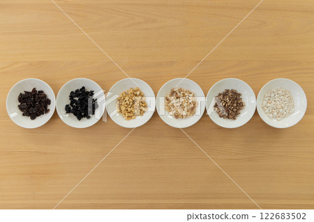 Chinese herbal medicine, herbal medicine, oriental medicine [Rokumi-gan - preparation - 6 sets] 122683502