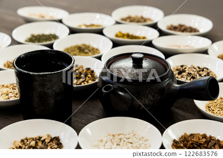 Chinese herbal medicine, herbal medicine, oriental medicine, tea 122683576