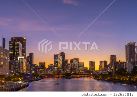 A beautiful evening view of Nakanoshima from Tenmabashi Bridge A beautiful evening view of Nakanoshima from Tenmabashi Bridge 122685812