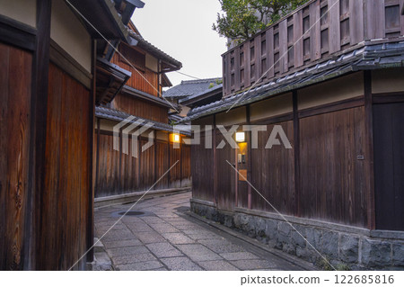 清晨的石埼小路（京都府京都市東山區） 122685816