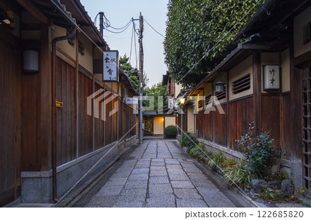 Ishibekoji in the early morning (Higashiyama Ward, Kyoto City, Kyoto Prefecture) Ishibekoji in the early morning (Higashiyama Ward, Kyoto City, Kyoto Prefecture) 122685820