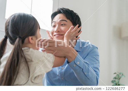 爸爸和他 9 歲的女兒 122686277